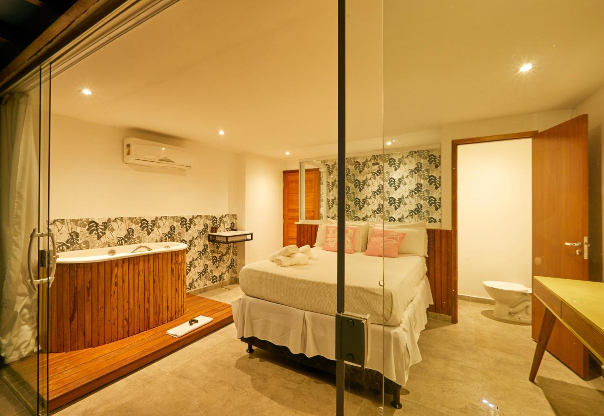 Standard Double Suite,1556795926:JPEG